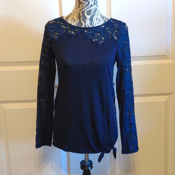 Sundance Blue Anabella Elegant Linen and Lace Top - Picture 2 of 9